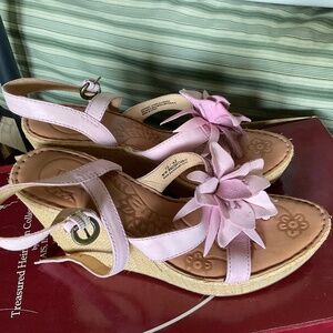 Born Pink Flowered Wedges Size 10 NWOB
